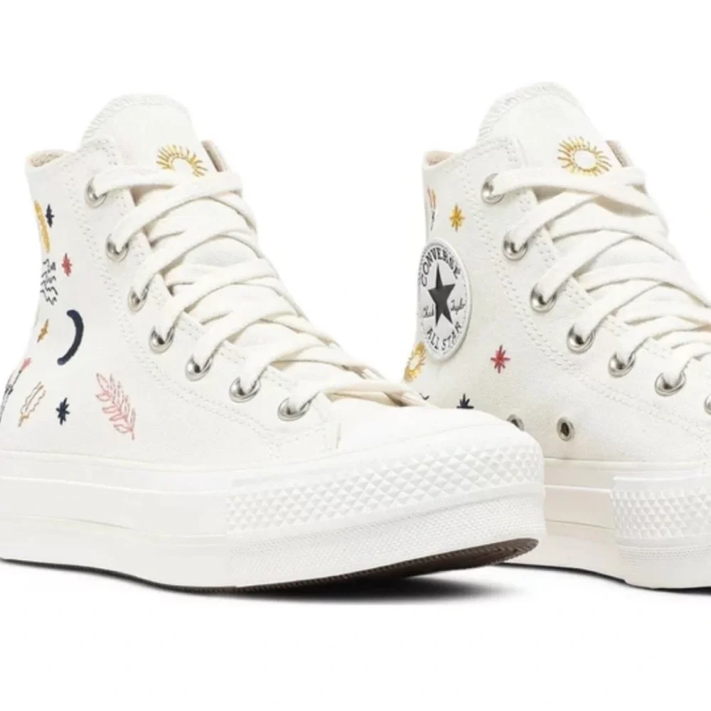 Converse Chuck Taylor All Star Lift Platform 'It's Okay To Wonder' Size 9